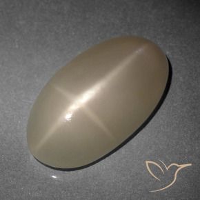9.34克拉天然星月石，椭圆形，半透明