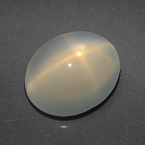 4.36克拉天然奶油色星光月光石，椭圆形切割，11.1×9毫米，半透明