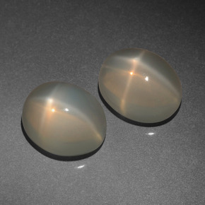 天然奶油色星光月光石，椭圆形切割，11.1×9毫米，半透明