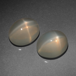 天然奶油色星光月光石，椭圆形切割，11.1×9毫米，半透明