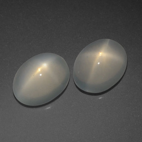 天然奶油色星光月光石，椭圆形切割，9.1×7.2毫米，半透明