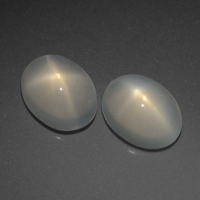 天然奶油色星光月光石，椭圆形切割，9.1×7.2毫米，半透明