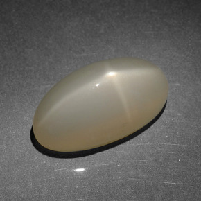 8.52克拉天然星月石，椭圆形切割，半透明