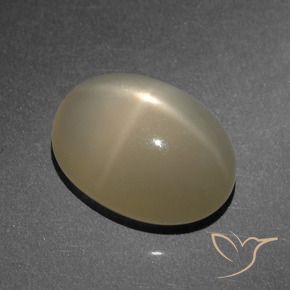 8.25克拉天然星月石，椭圆形，半透明