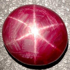 27.00克拉天然红色星光红宝石，椭圆形切割，17.8×16.1毫米，不透明
