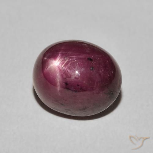 5.56克拉天然星光红宝石，椭圆形，不透明