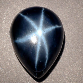 8.38克拉天然星光蓝宝石，梨形，13.6×10.2毫米，不透明