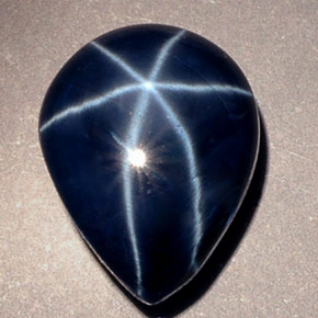 7.89克拉天然星光蓝宝石，梨形，13.2×10.2毫米，不透明