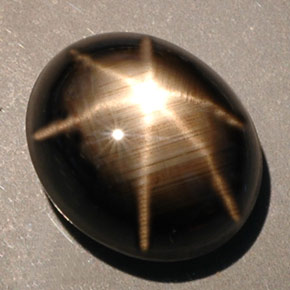 10.00克拉天然黑色星光蓝宝石，椭圆形切割，12.2×10.4毫米，不透明