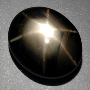 9.39克拉天然黑色星光蓝宝石，椭圆形切割，13.4×10.9毫米，不透明