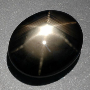 9.39克拉天然黑色星光蓝宝石，椭圆形切割，13.4×10.9毫米，不透明