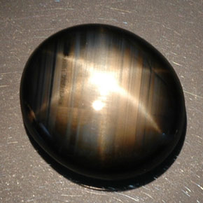 16.89克拉天然黑色星光蓝宝石，椭圆形切割，16.8×14.9毫米，不透明