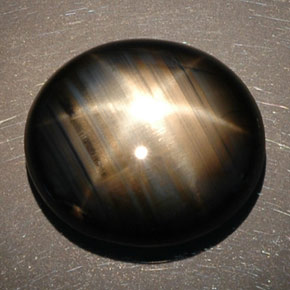 16.89克拉天然黑色星光蓝宝石，椭圆形切割，16.8×14.9毫米，不透明