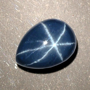 1.93克拉天然星光蓝宝石，梨形，8.2×5.9毫米，不透明