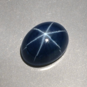 2.52克拉天然星光蓝宝石，椭圆形切割，8.2×6.1毫米，不透明