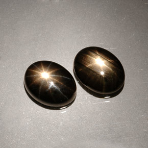 天然黑色星光蓝宝石，椭圆形切割，8.2×6.2毫米，不透明
