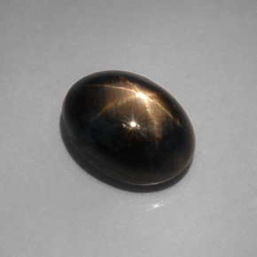 12.08克拉天然黑色星光蓝宝石，椭圆形切割，13.6×10.3毫米，不透明