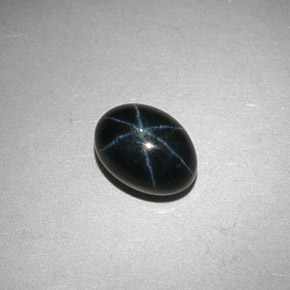 2.44克拉天然星光蓝宝石，椭圆形切割，8.2×6.1毫米，不透明