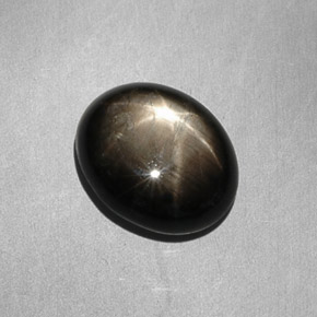 7.90克拉天然黑色星光蓝宝石，椭圆形切割，12.7×10.4毫米，不透明