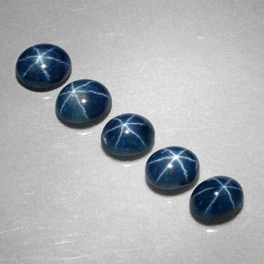 天然星光蓝宝石，椭圆形切割，5.2×4.1毫米，半透明