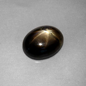 1.80克拉天然黑色星光蓝宝石，椭圆形切割，8×6.2毫米，半透明