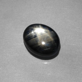 1.98克拉天然黑色星光蓝宝石，椭圆形切割，7.9×6.1毫米，不透明