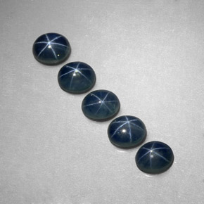 天然星光蓝宝石，椭圆形切割，5.2×4.2毫米，半透明