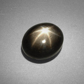 6.38克拉天然黑色星光蓝宝石，椭圆形切割，10.6×8.9毫米，不透明