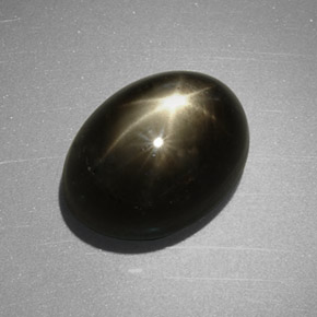 7.55克拉天然黑色星光蓝宝石，椭圆形切割，11.6×8.6毫米，不透明