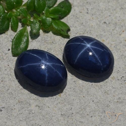 2.50克拉天然星光蓝宝石，椭圆形，不透明