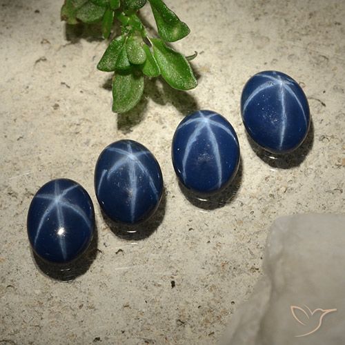 2.84ctw 天然 深海军蓝 星光蓝宝石, 椭圆形, 不透明