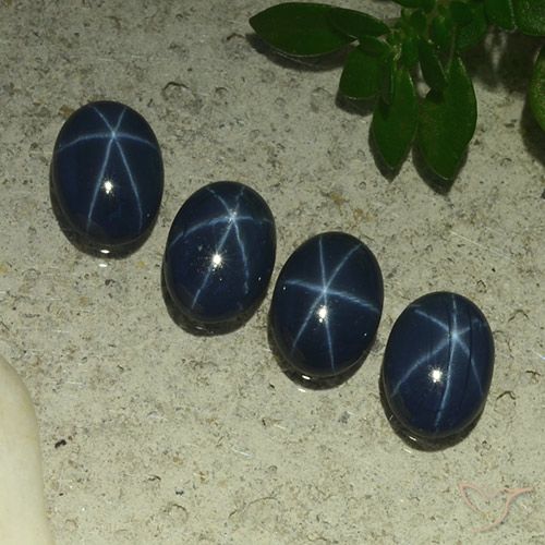 3.31ctw 天然 深蓝色 星光蓝宝石, 椭圆形, 不透明