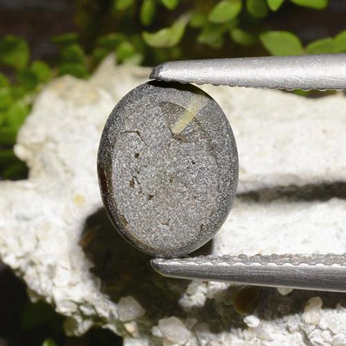 2.65克拉天然黑色星光蓝宝石，椭圆形切割，9.2×7.3毫米，不透明