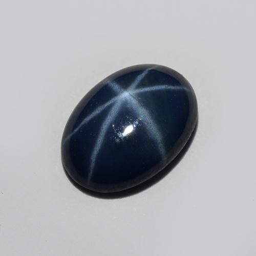 0.85克拉天然星光蓝宝石，椭圆形切割，6.9×5毫米，半透明