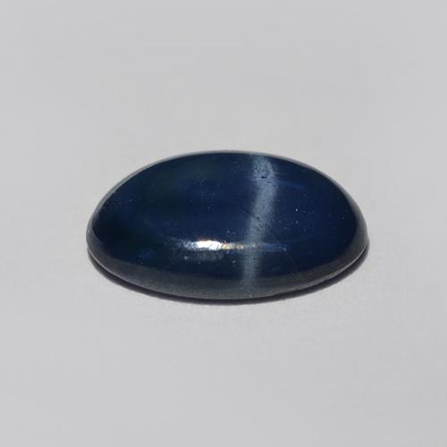 0.85克拉天然星光蓝宝石，椭圆形切割，6.9×5毫米，半透明