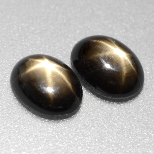 1.81天然黑色星光蓝宝石，椭圆形切割，6.8×5毫米，不透明