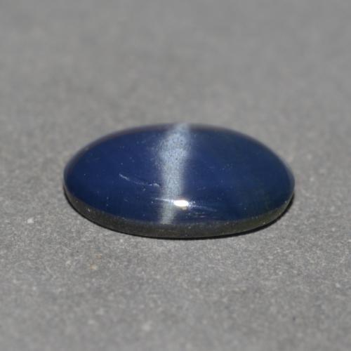 0.72克拉天然星光蓝宝石，椭圆形切割，6.8×4.9毫米，半透明