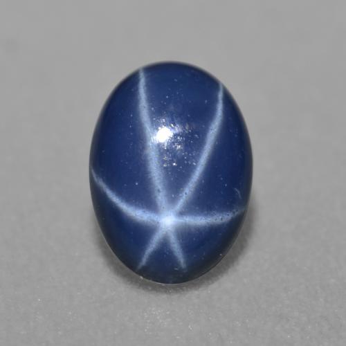 0.89克拉天然星光蓝宝石，椭圆形切割，6.9×5毫米，半透明