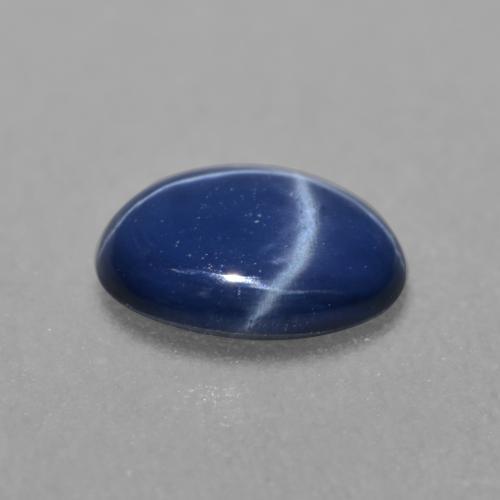 0.89克拉天然星光蓝宝石，椭圆形切割，6.9×5毫米，半透明