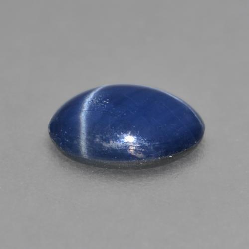 0.88克拉天然星光蓝宝石，椭圆形切割，6.9×5.2毫米，半透明