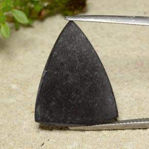 14.82克拉天然苏纪石，胖三角形，不透明