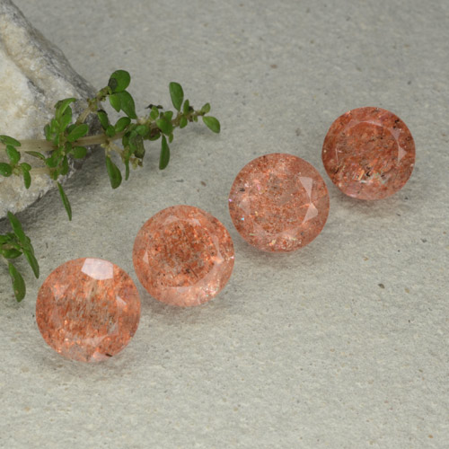 10.77克拉天然日光石，圆形切割，半透明