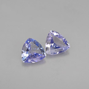 天然坦桑石，三角形，4.7×4.5毫米，VS