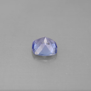 0.90克拉天然坦桑石，垫形剪裁，5.9×5.9毫米，VVS