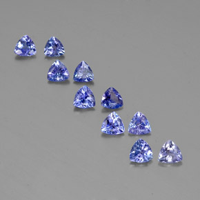 天然坦桑石，三角形，4.5×4.4毫米，VS