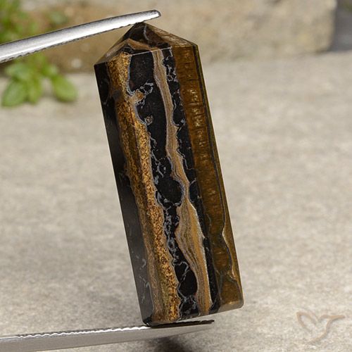 32.91克拉天然虎眼石，异形，不透明