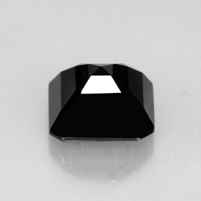 1.23克拉天然黑色碧玺，祖母绿式切割，6.4×6.3毫米，不透明