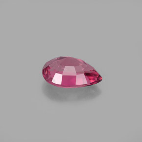 0.90克拉天然粉色碧玺，梨形，7.5×5.6毫米，VVS