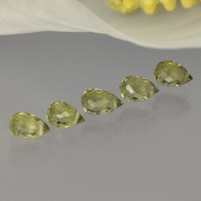 天然绿色碧玺，水滴珠形切工，4.8×3.2毫米，VVS-VS