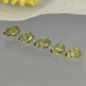 天然绿色碧玺，水滴珠形切工，4.8×3.2毫米，VVS-VS